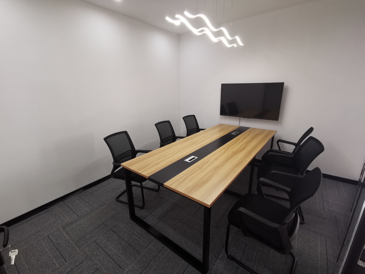 源达大厦长寿路两个隔断，会议室，老板间，精装全配带家电，18个工位(图5)