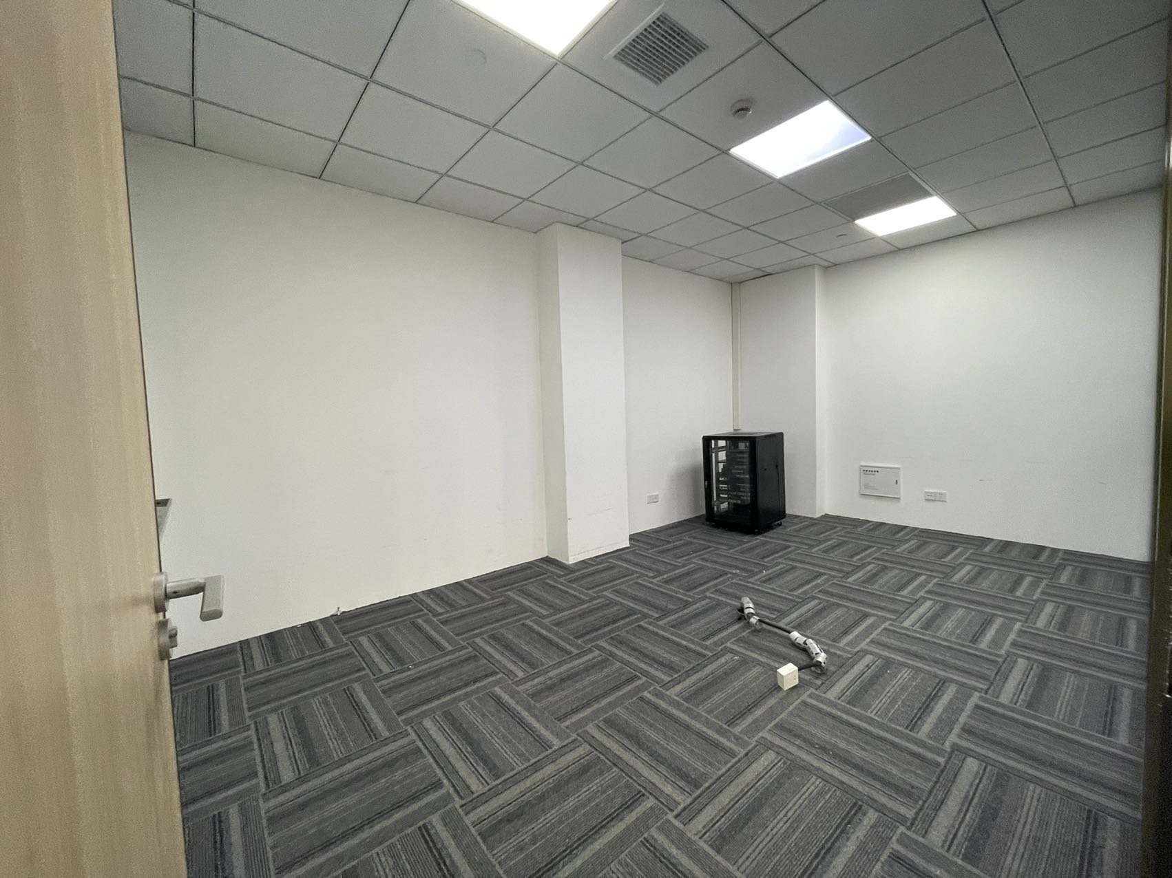 虹桥商务区宇培国际控股大楼，精装修可配家具300方，交通便利配套齐全(图4)