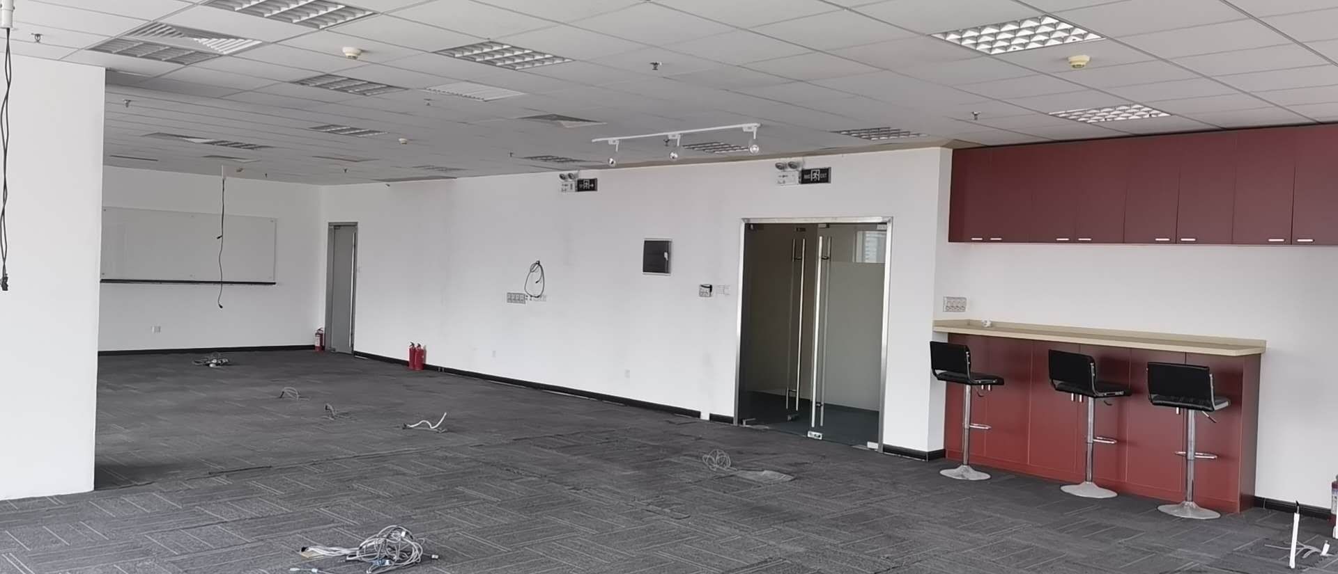 7-22031Q4145E55.jpg 静安南京西路恒利国际大厦遗留装修落地窗300平超长免租(图1)