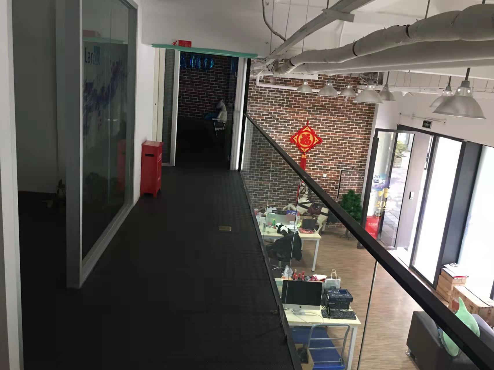 新天地8号桥创意园区  1楼带展示面 精装修复式 适合文创传媒 办公室选址(图1)
