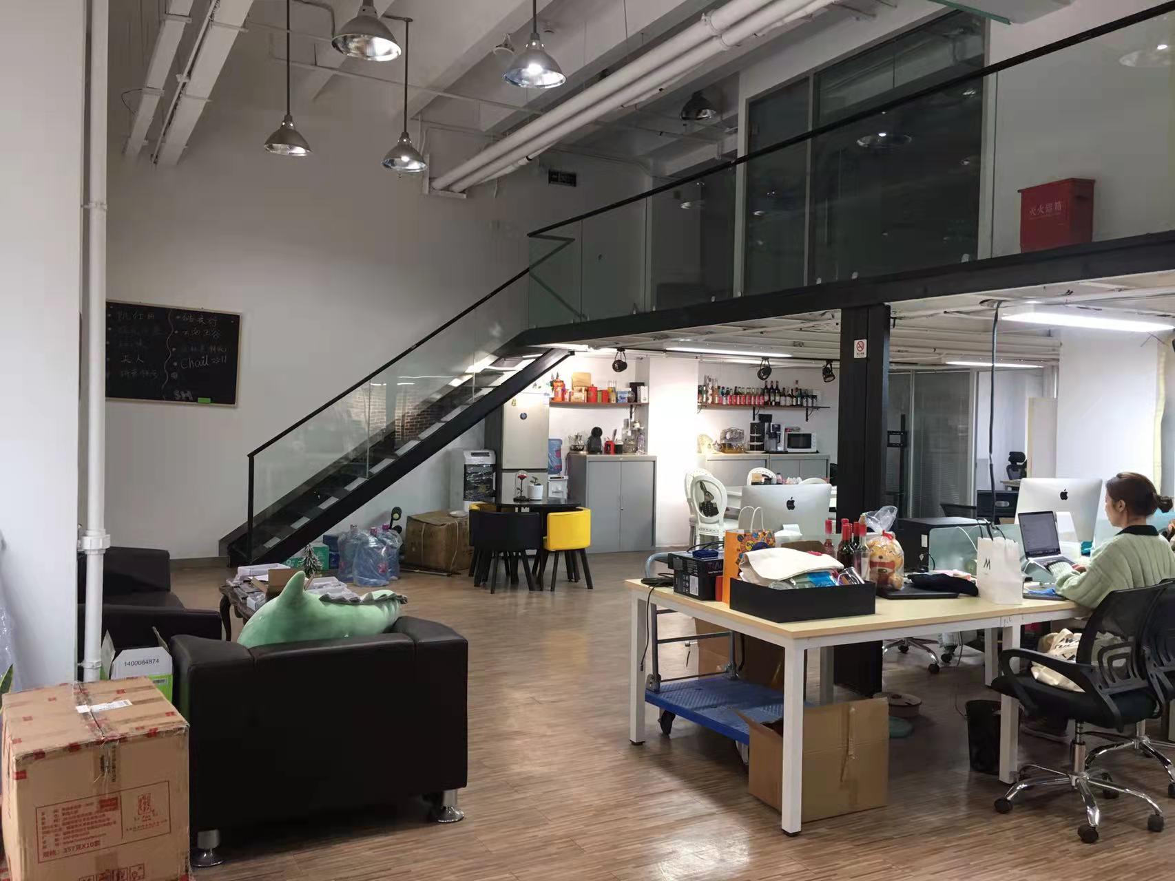新天地8号桥创意园区  1楼带展示面 精装修复式 适合文创传媒 办公室选址(图4)