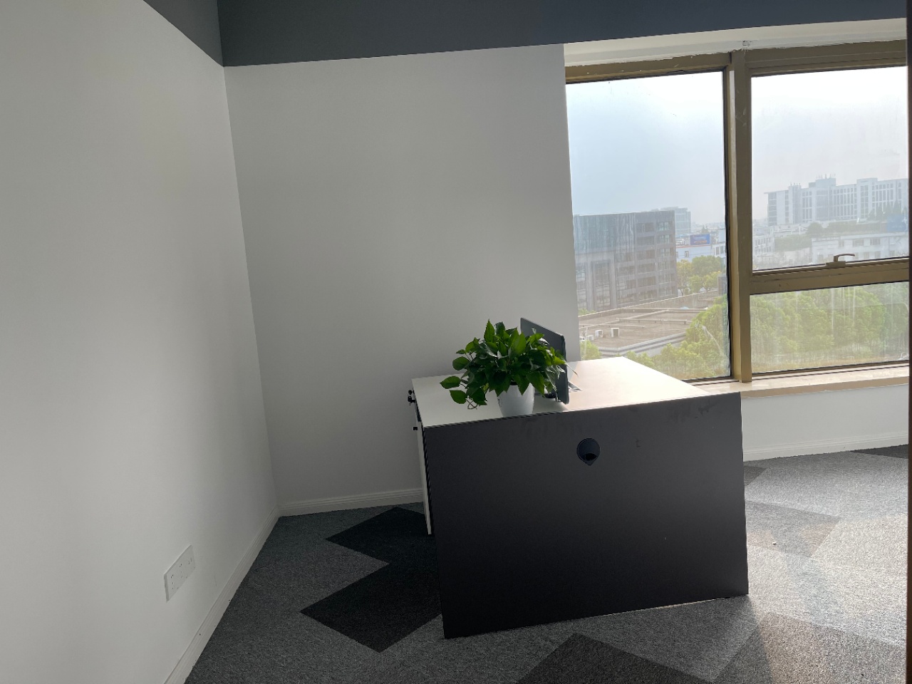 长风板块 真北路地铁站 圣诺亚大厦 精装修带家具 370平 24小时 独立空调(图5)