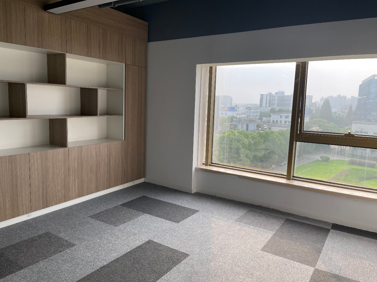 长风板块 真北路地铁站 圣诺亚大厦 精装修带家具 370平 24小时 独立空调(图6)