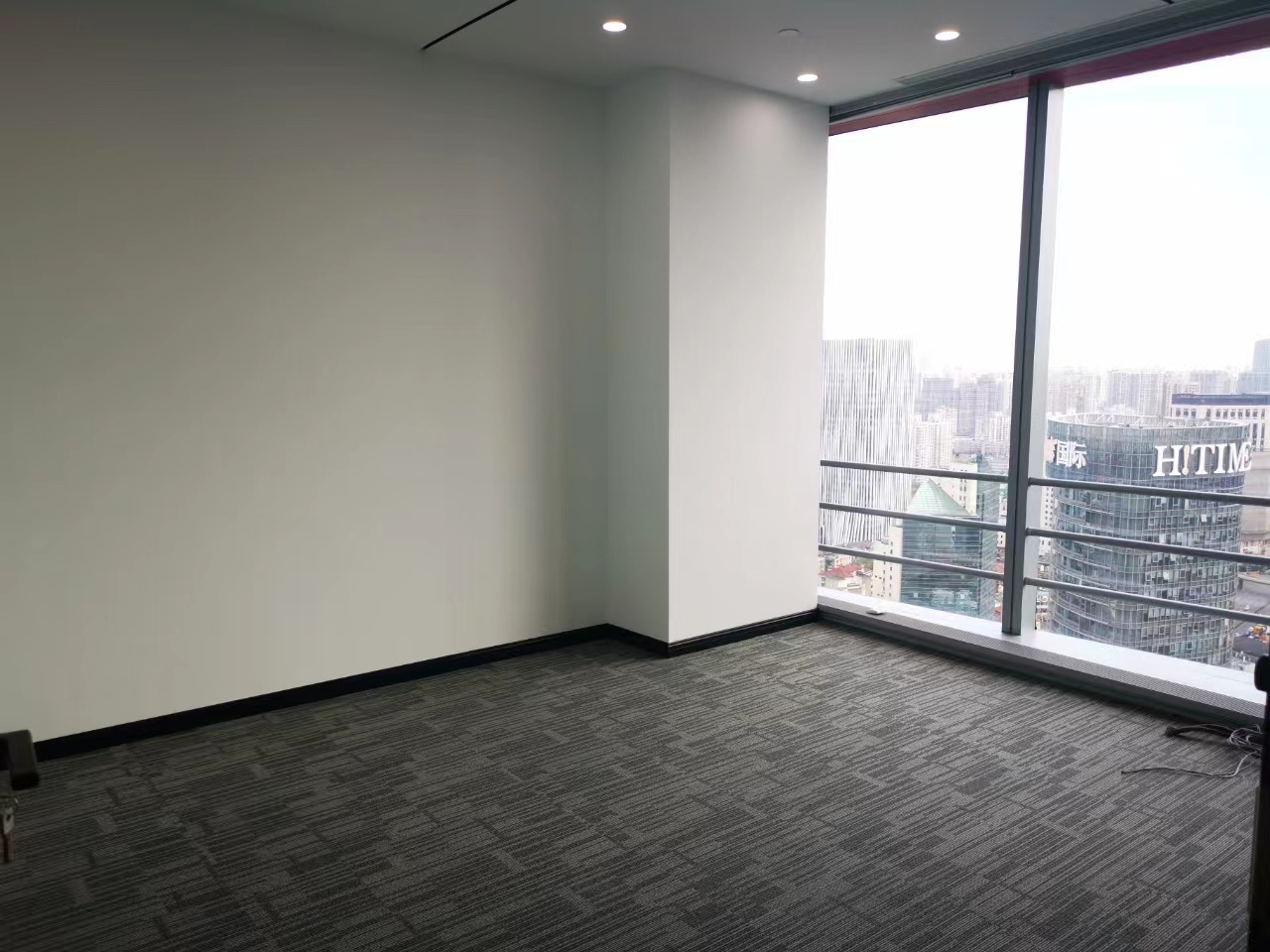 四川北路商圈中信广场高区精装修200平江景房免租可谈(图5)