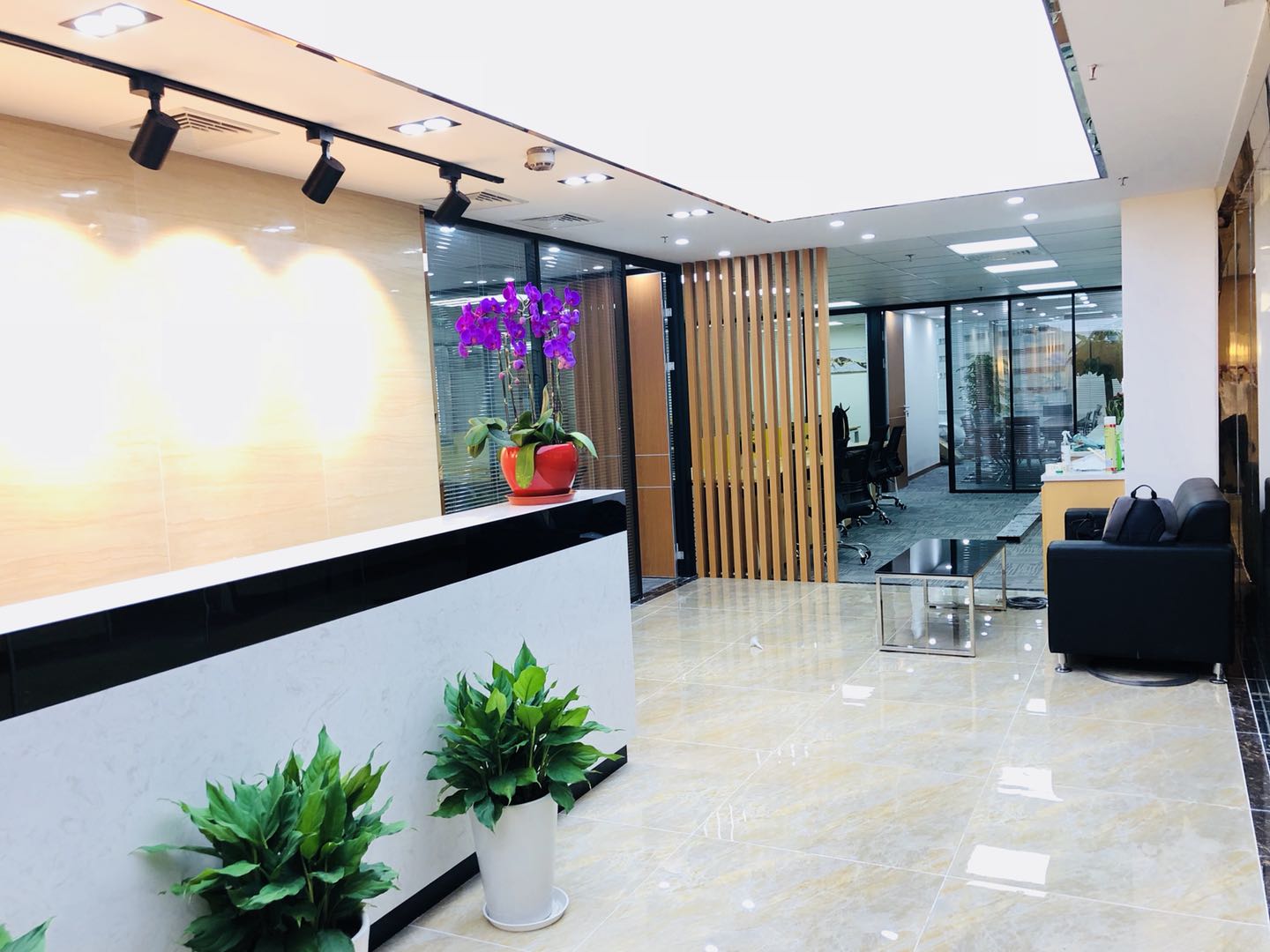 12-220323094255351.jpg 联通国际大厦:300平,4元/平(图2)