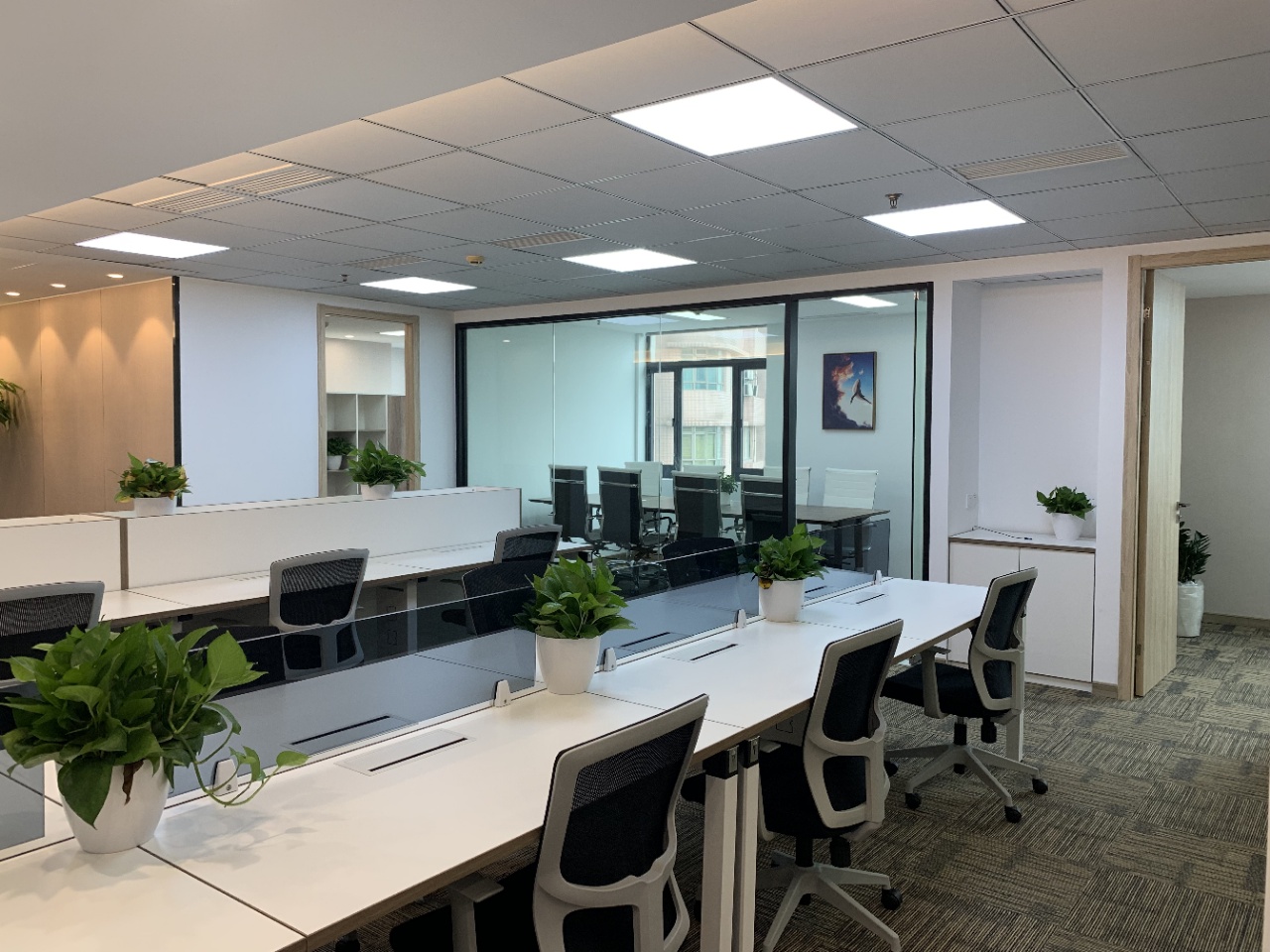 9-2203231P642423.jpg 天目西路外贸锦程大厦200平精装修带家具现房看苏州河采光视野极佳(图4)