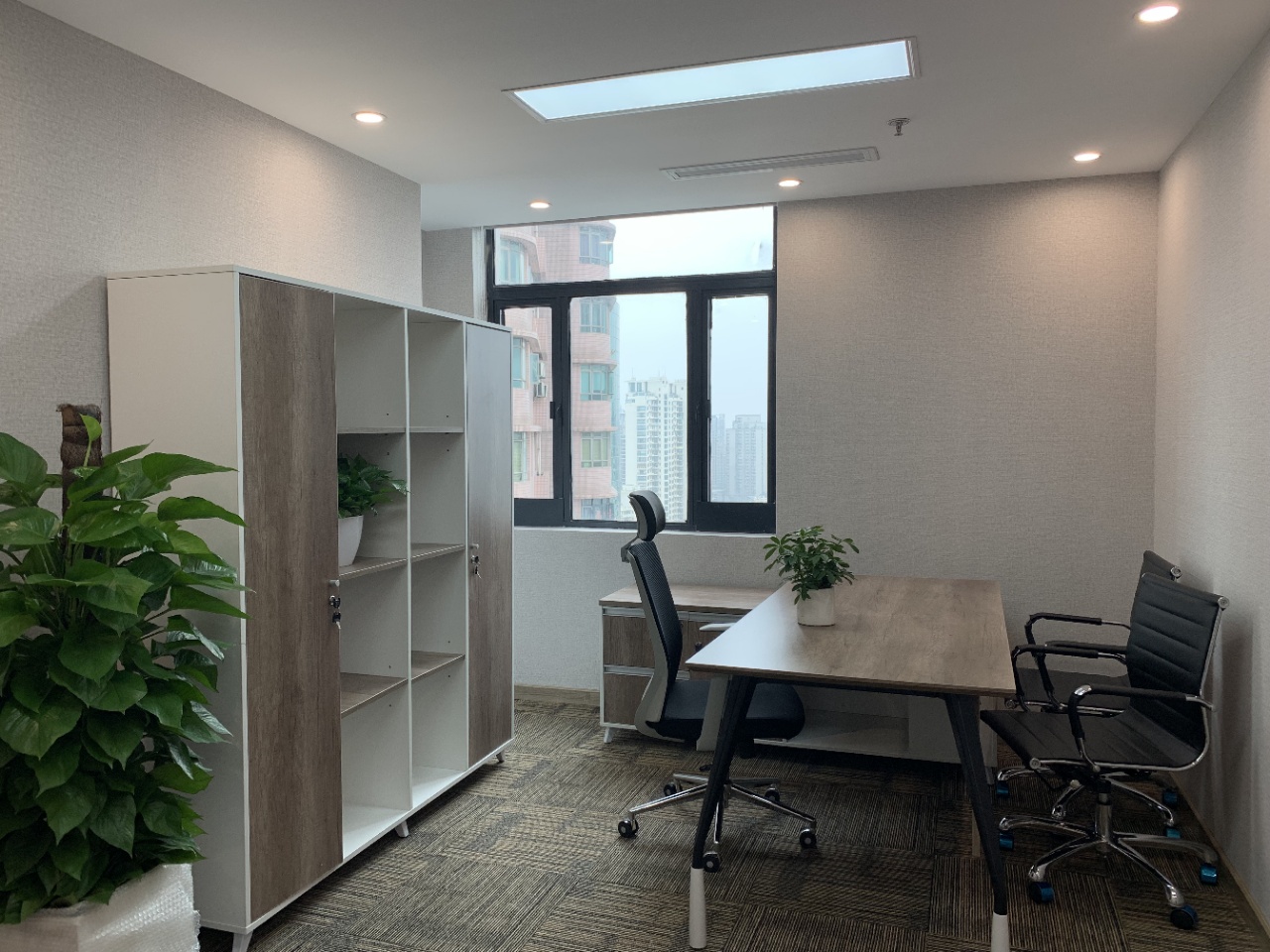 9-2203231P643260.jpg 天目西路外贸锦程大厦200平精装修带家具现房看苏州河采光视野极佳(图5)