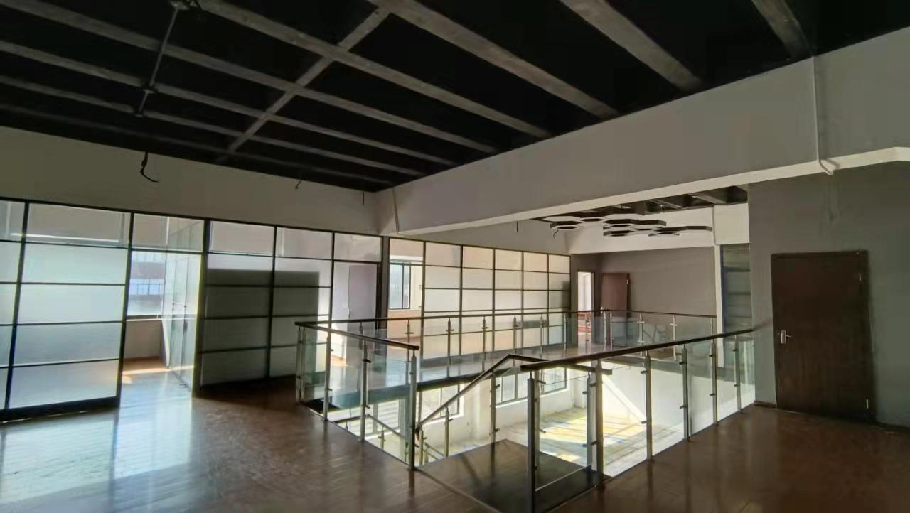 10-22032Q44R3H1.jpg 虹口知名园区 德必运动loft 260平复式 算单层面积 朝南采光(图4)