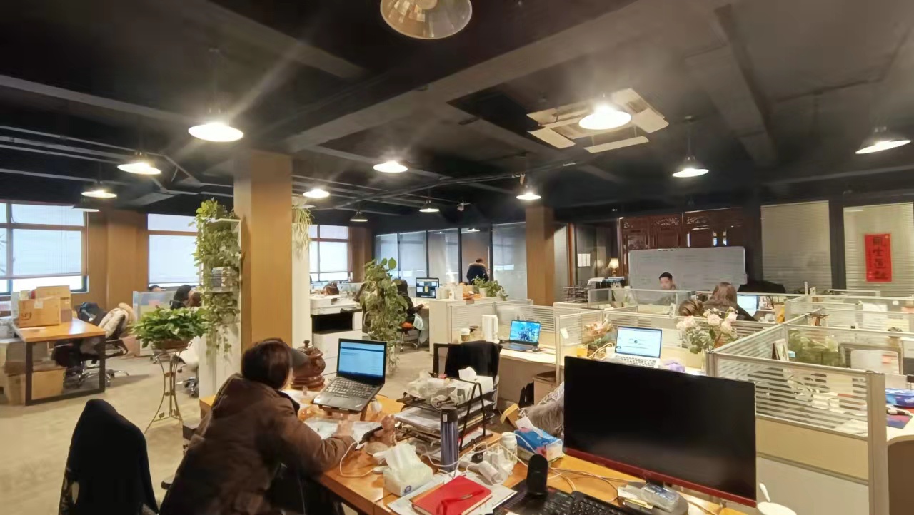 虹口足球场创意园 德必运动loft 300平独立门户 办公室选址(图4)