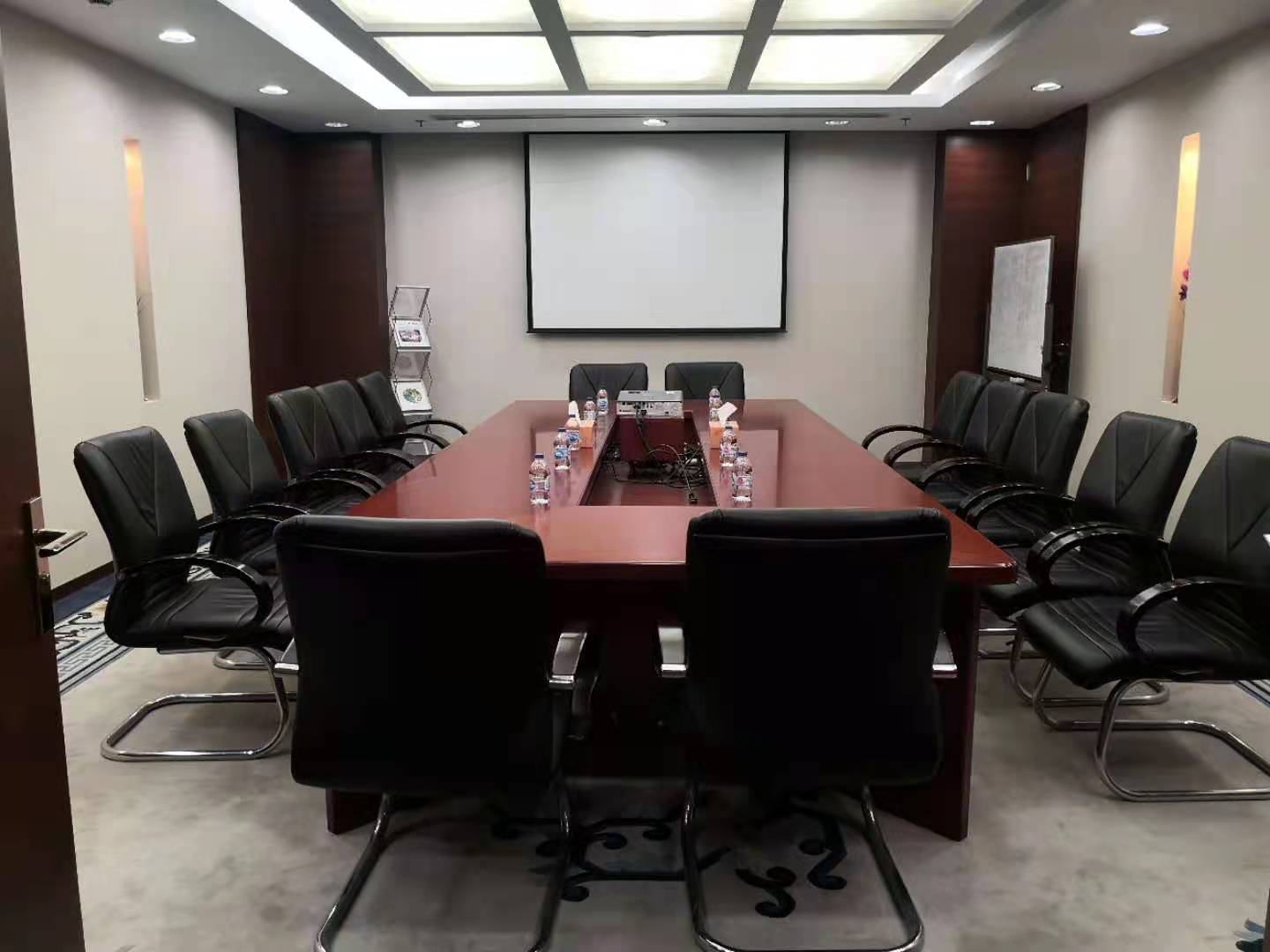 16-22032Q50055a4.jpg 虹桥商务区阿里中心500平精装修带家具出租(图3)