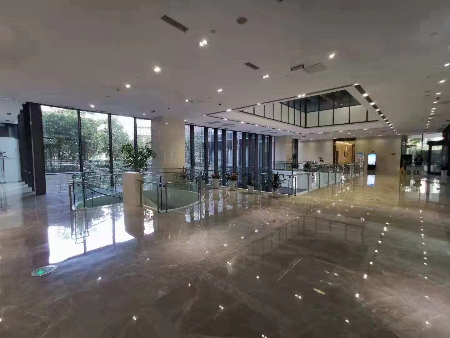 16-22032Q55520a7.jpg 虹桥万科时一区写字楼410平精装修带家具出租(图1)