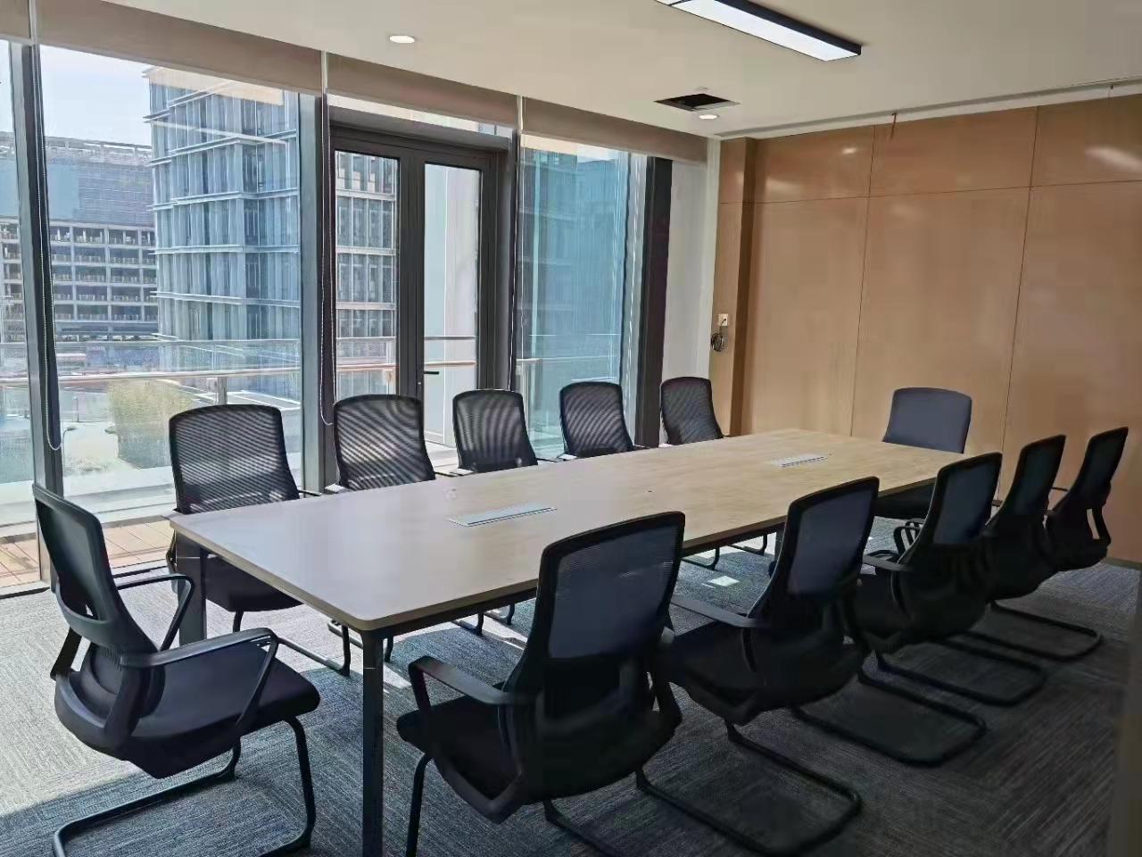 16-22032Q555215M.jpg 虹桥万科时一区写字楼410平精装修带家具出租(图6)