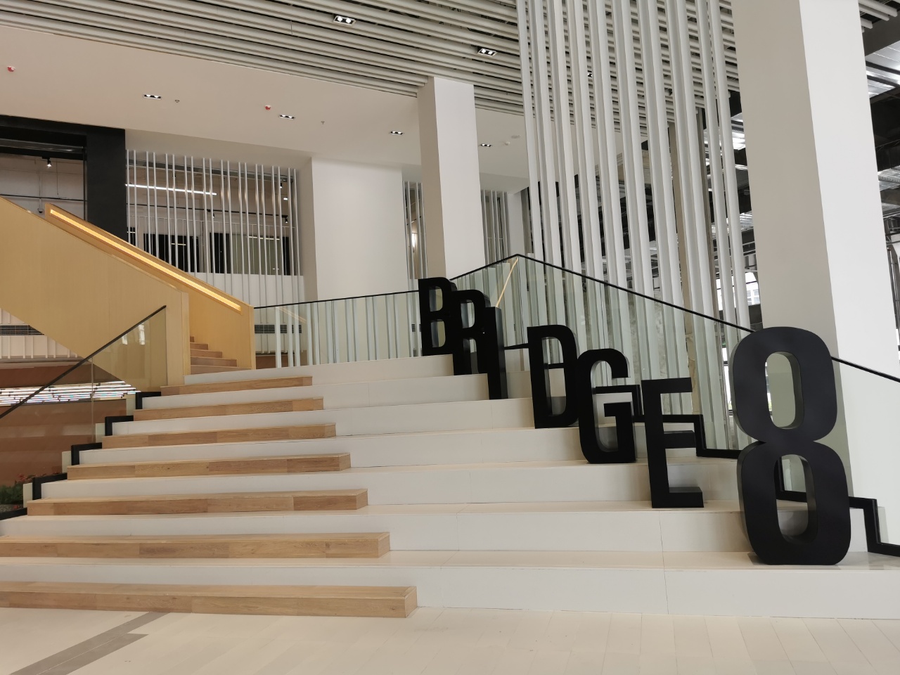 8号桥五期200平400平黄浦滨江花园式办公4.5米层高(图2)