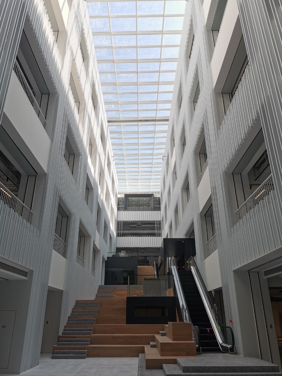 8号桥五期200平400平黄浦滨江花园式办公4.5米层高(图3)