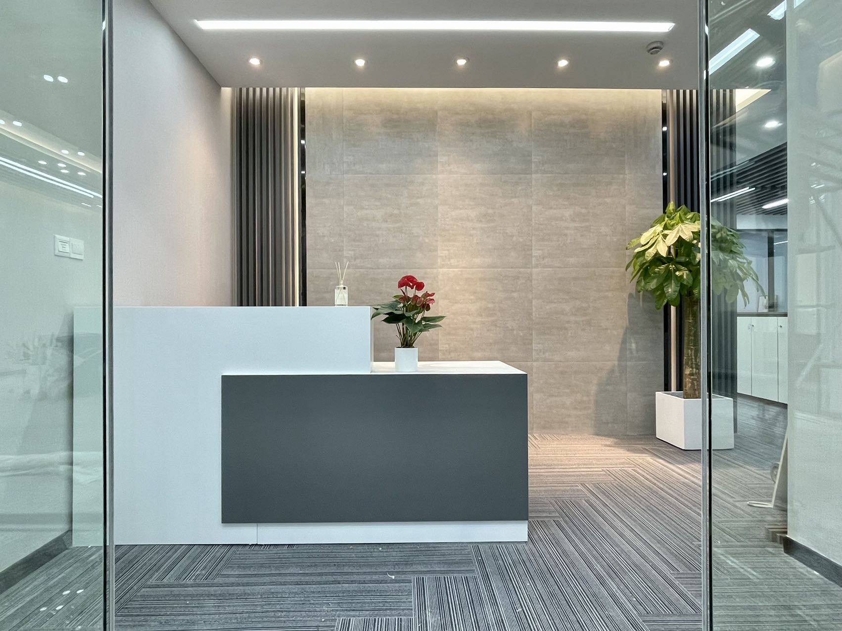 12-2203291F011G6.jpg 大宁国际商业广场(办公)大宁核心商圈,延长路地铁口,带 上下水,大宁国际久光近人民广场(图1)