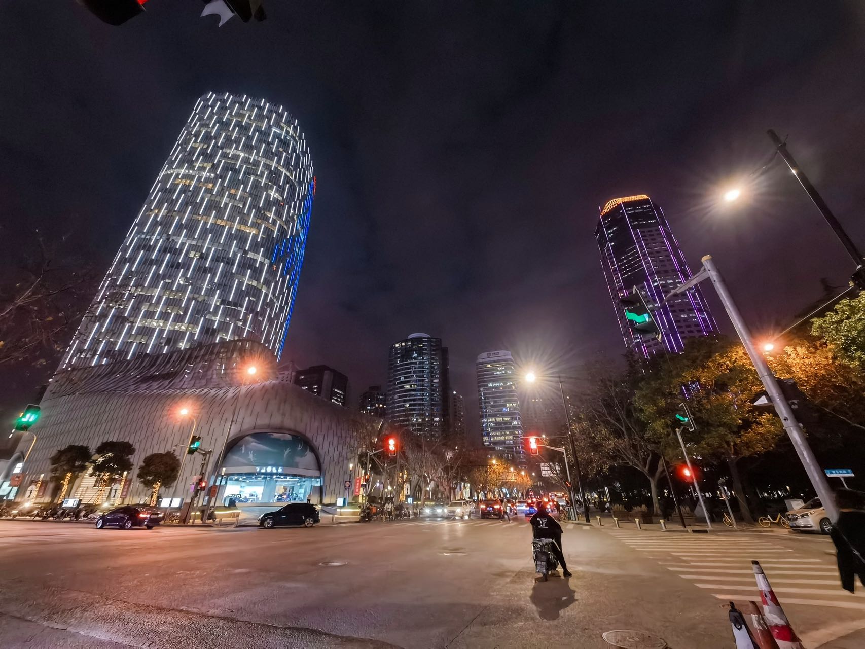 15-220329101602B6.jpg 万都中心 精装修 拎包入住400平(图2)