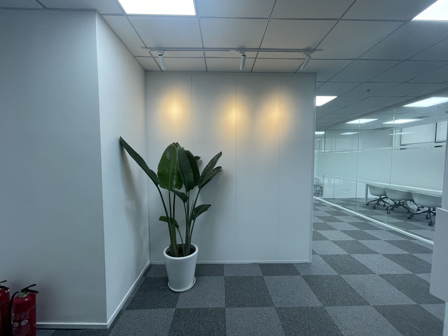 15-220330150T2358.jpg 天会商务广场 精装修带家具 淞虹路站 临空经济园区 300平(图1)