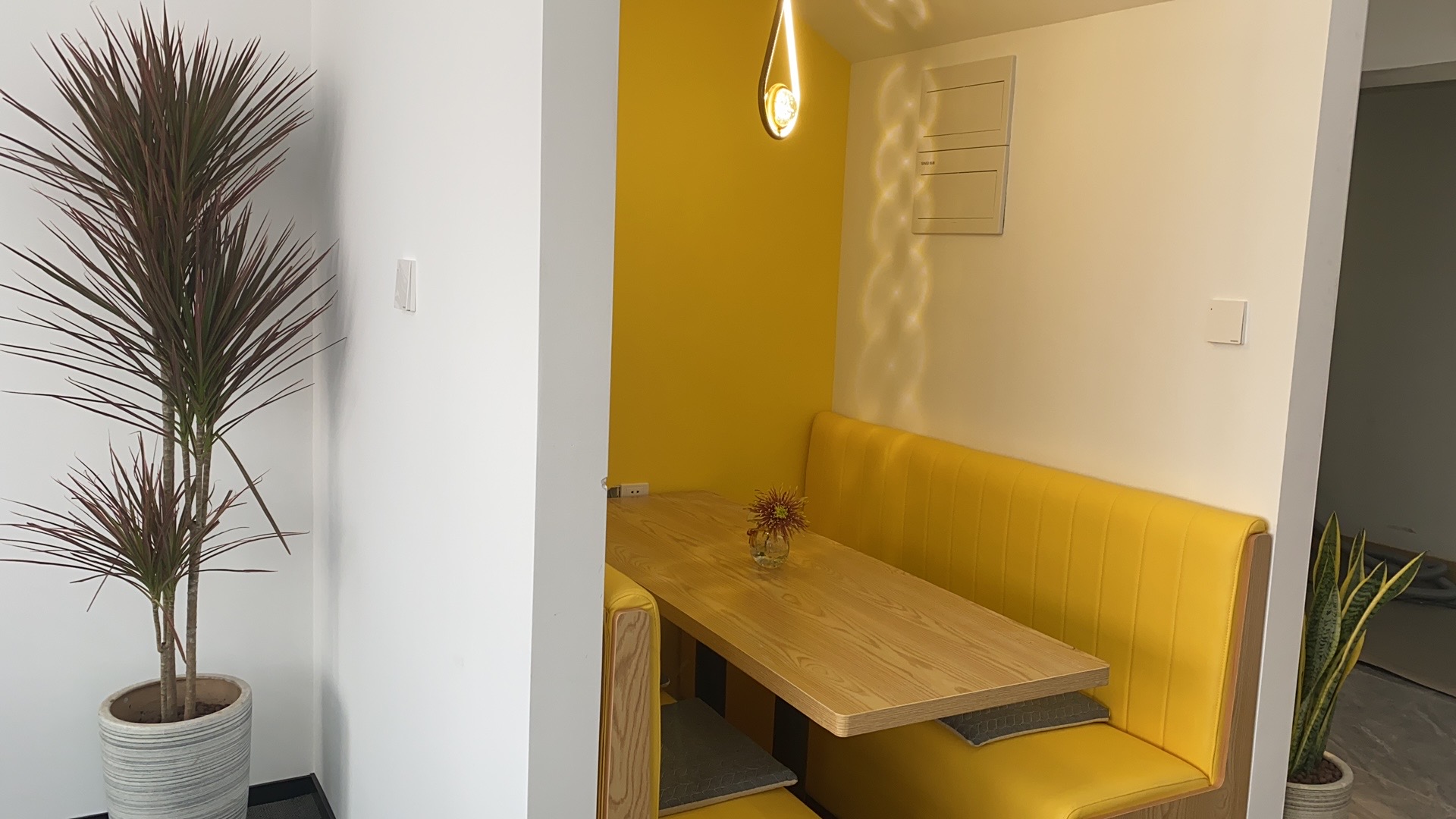 9-2203301GH0231.jpg 人民广场商圈150平精装修带家具拎包入住高区朝南采光视野佳(图6)