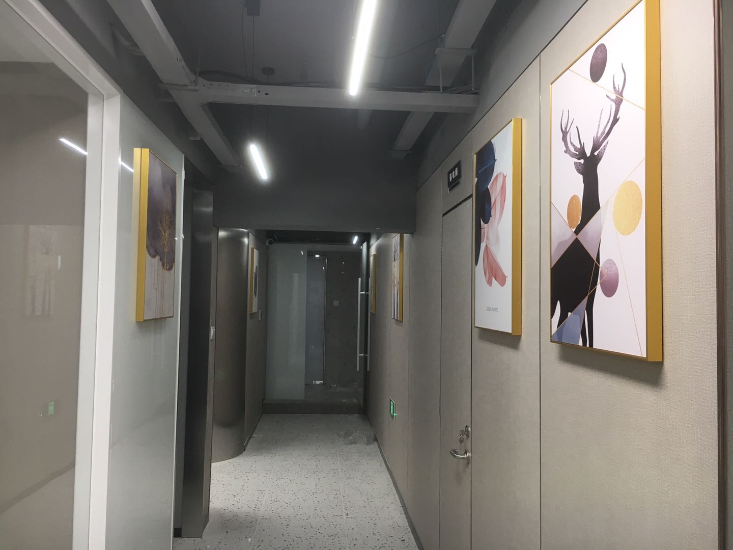 康吉大厦24小时独立空调,独立卫生间 ,带上下水,通天然气,独立厨房。(图9)