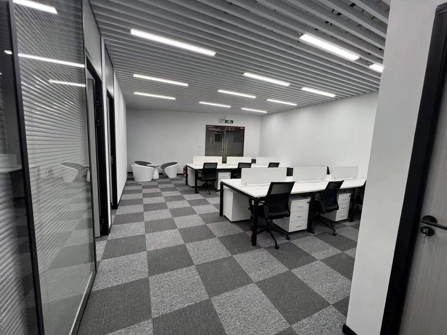 9-2203311242344F.jpg 闵行虹桥正荣中心180平精装修带家具无需复原可注册(图2)