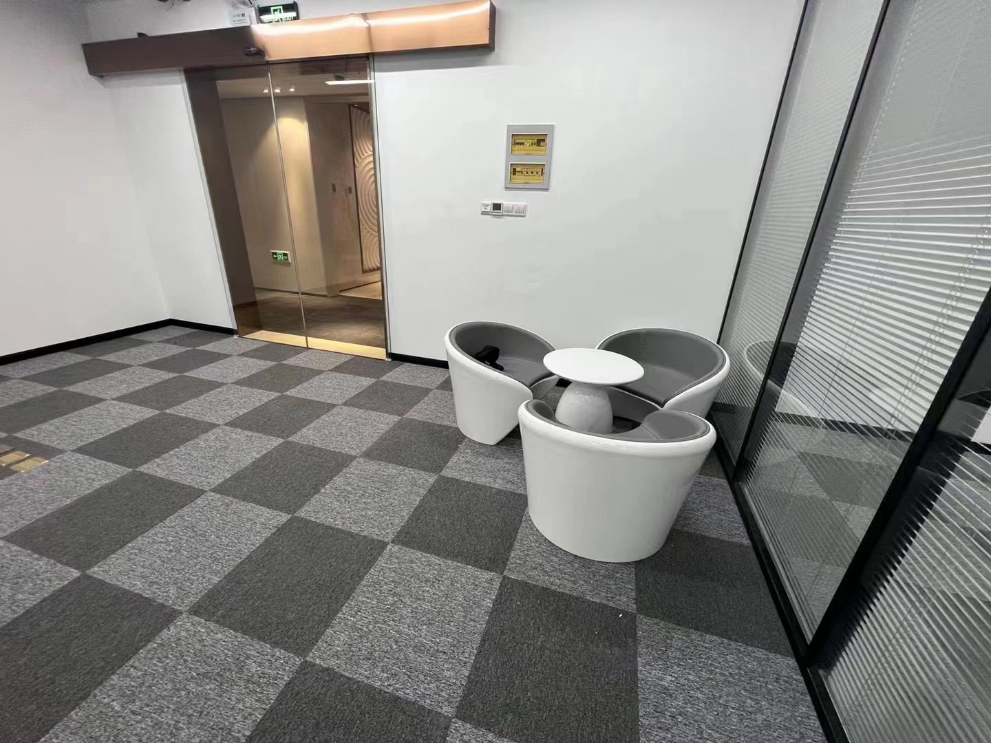 9-220331124235962.jpg 闵行虹桥正荣中心180平精装修带家具无需复原可注册(图6)