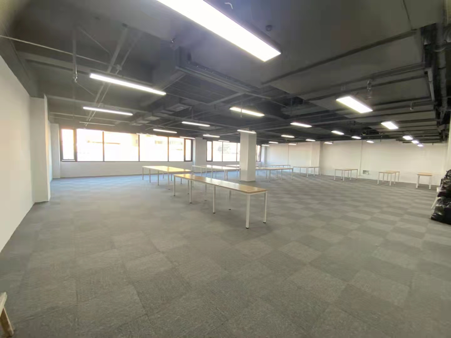 万都中心娄山关路180平优质房源精品出租(图2)