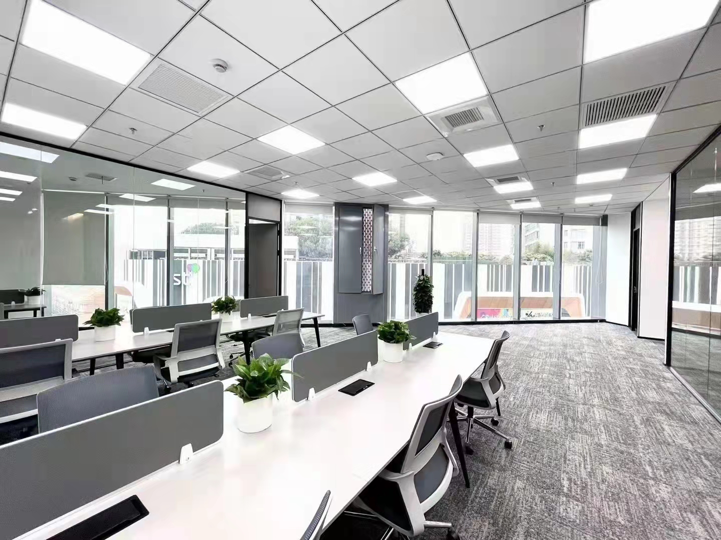 长宁古北国际财富二期255平精装修带家具优质房源出租(图3)