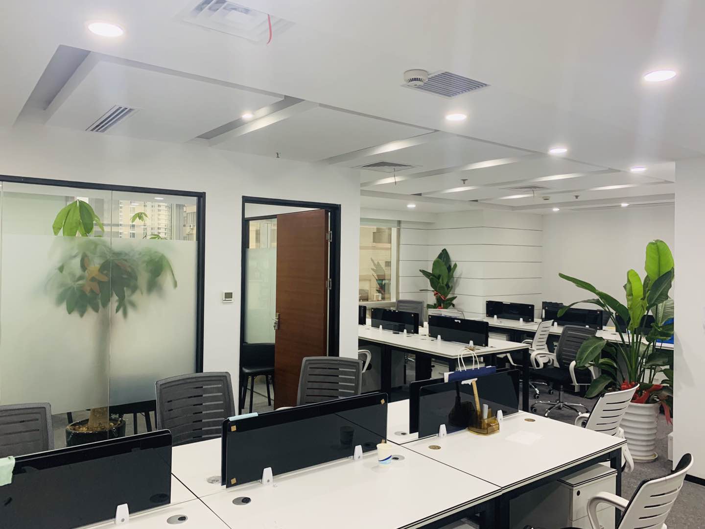 福德大厦 四川北路商圈 北外滩 写字楼出租 精装修带家具 200平 带隔断 拎包入住(图2)