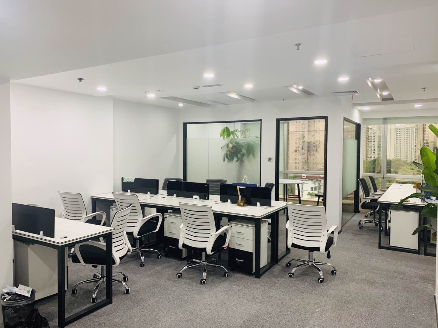 福德大厦 四川北路商圈 北外滩 写字楼出租 精装修带家具 200平 带隔断 拎包入住(图1)