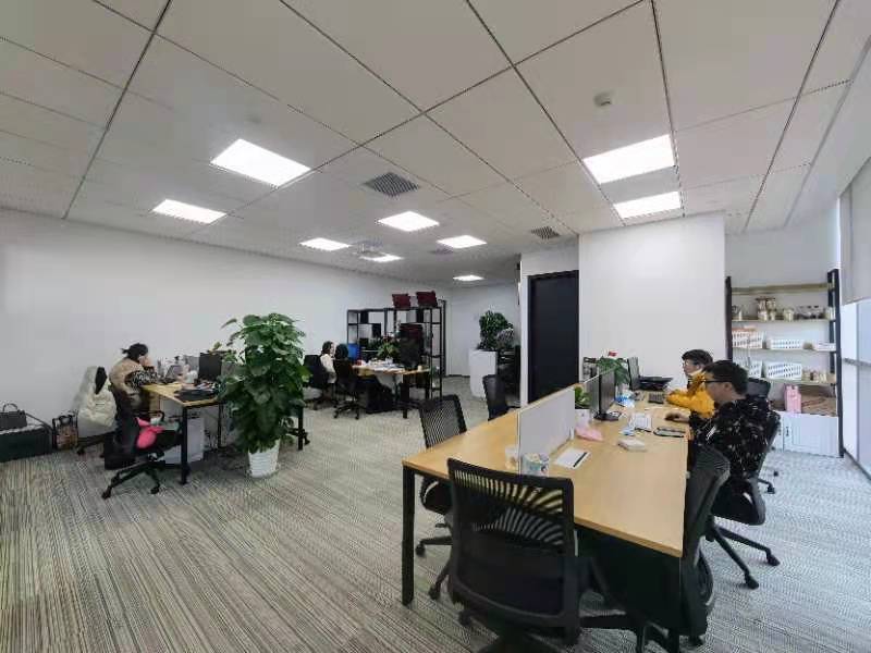 9-220401151924b7.jpg 龙柏万象城168平朝南落地窗精装全配拎包入住(图3)