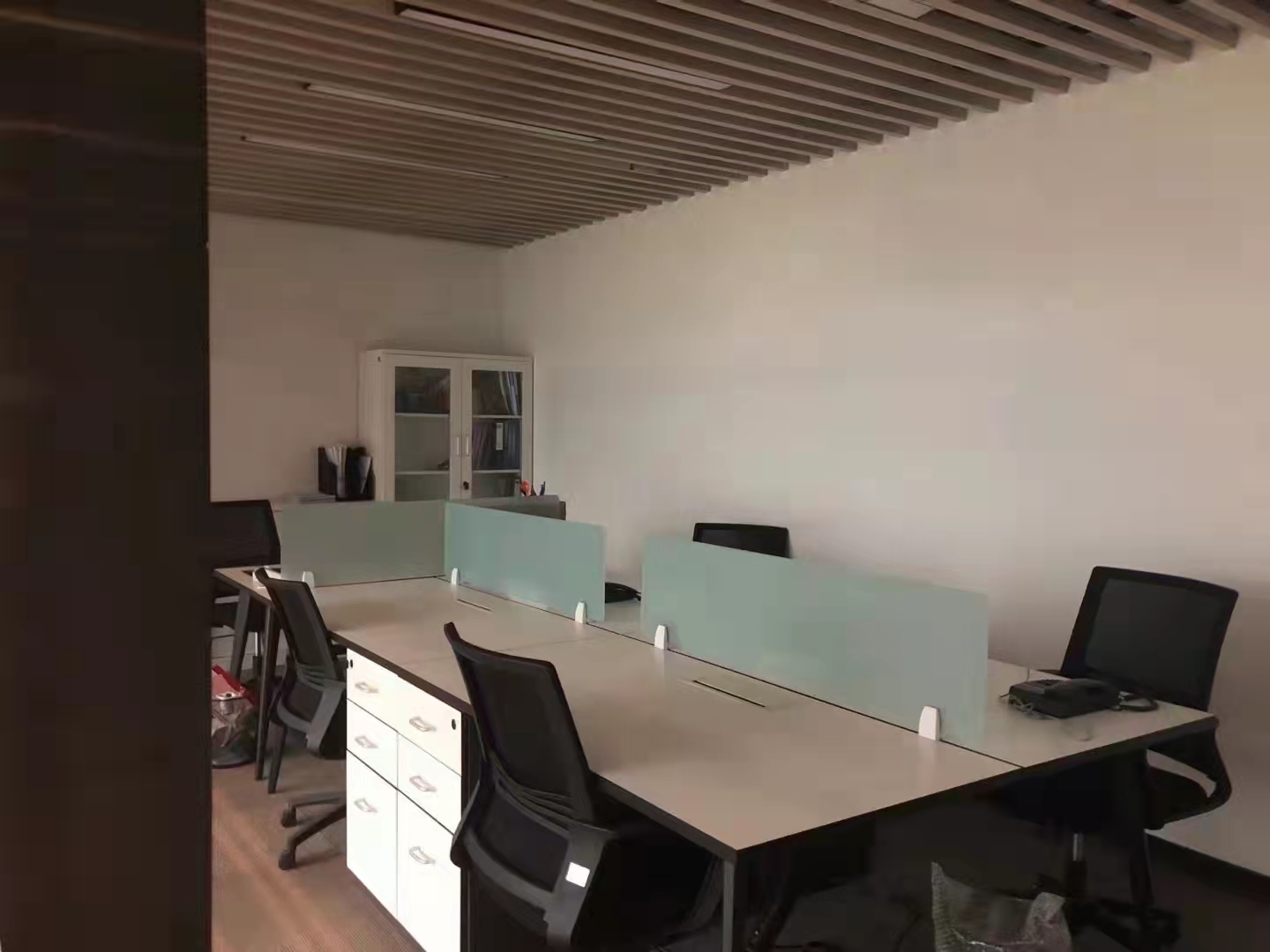 16-220406145954431.jpg 长宁古北财富一期300平精装修带家具优质房源出租(图2)