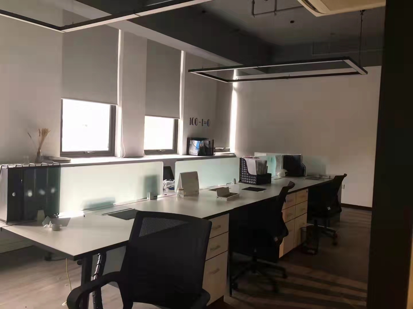 16-220406145954S1.jpg 长宁古北财富一期300平精装修带家具优质房源出租(图4)