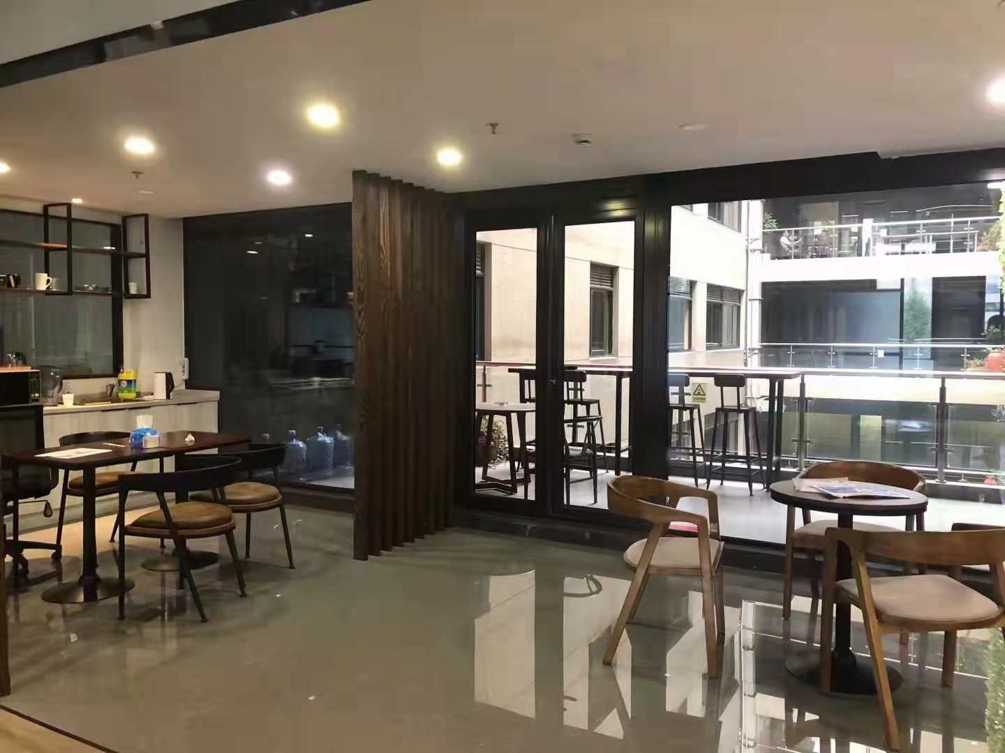 16-220406145954T2.jpg 长宁古北财富一期300平精装修带家具优质房源出租(图6)