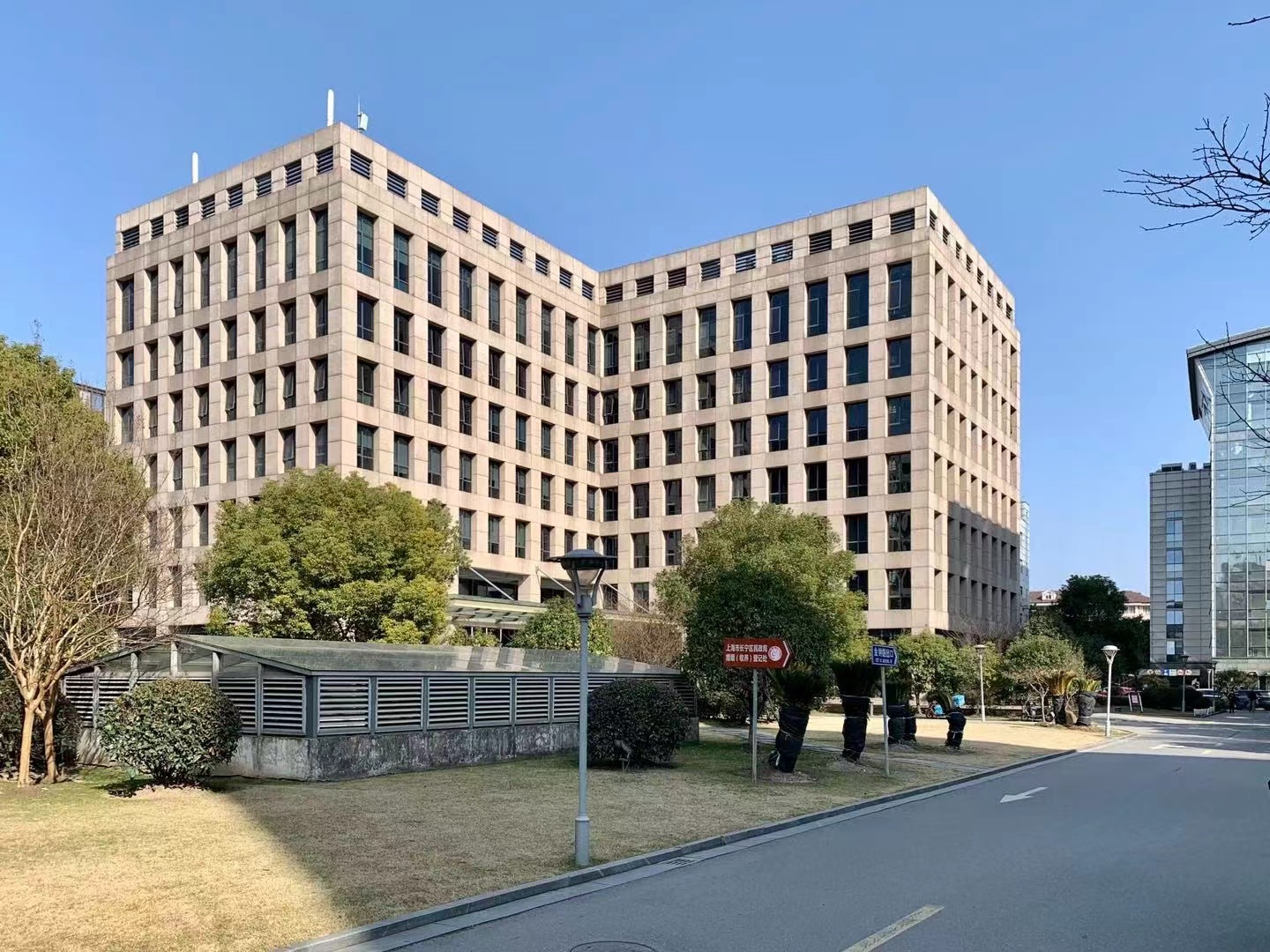 长宁晨讯科技大楼2号线淞虹路200平精装修带家具拎包入住(图8)