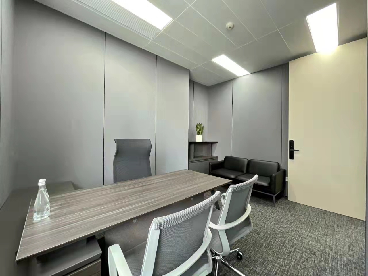 静安中欣大厦256平精装修带家具优质房源出租(图3)