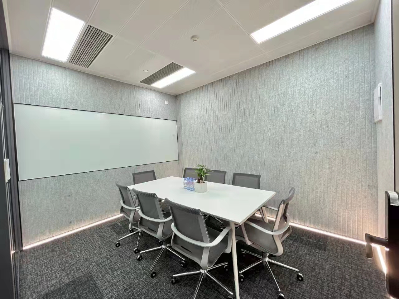 静安中欣大厦256平精装修带家具优质房源出租(图4)