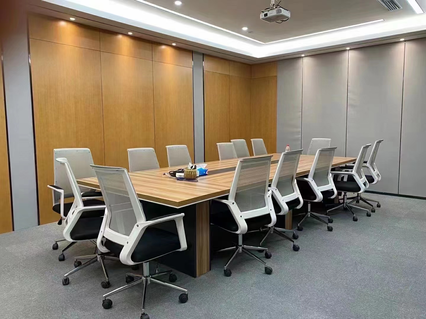 16-2204111415514W.jpg 长宁长房国际272平精装修带家具优质房源出租(图4)