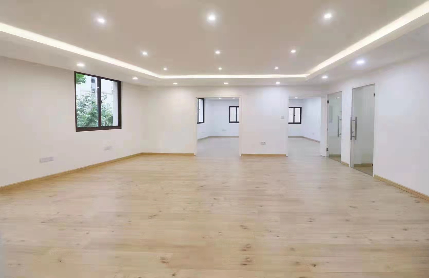 南京西路商圈仲益大厦250平现房出租带上下水24小时独立空调(图3)