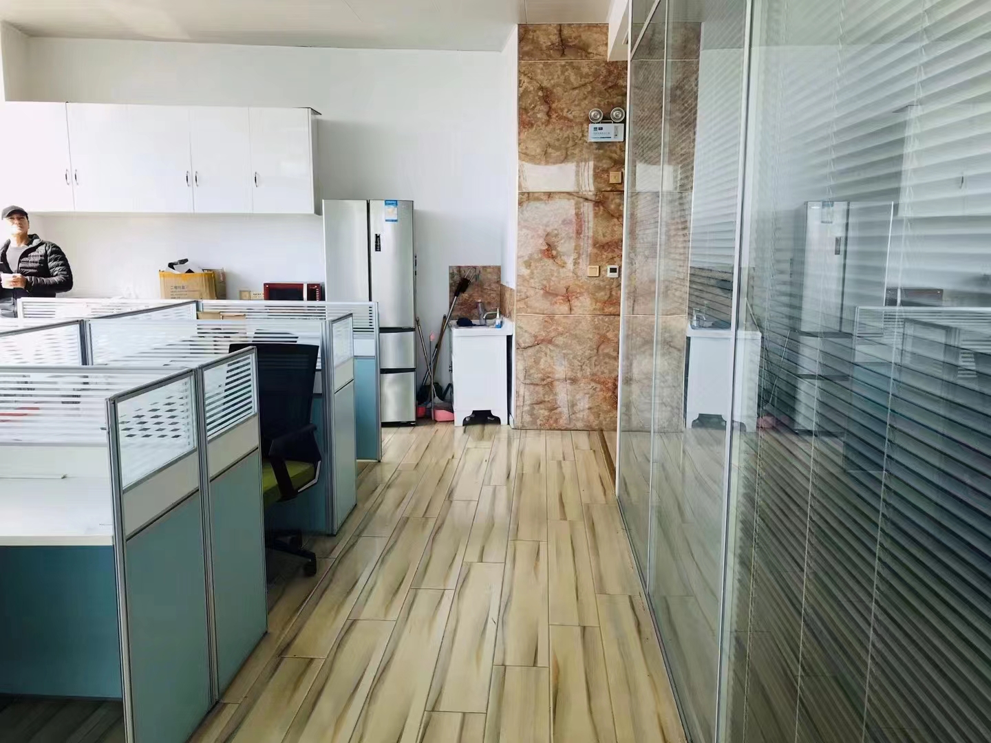 长宁SOHO天山广场150平精装修带家具优质房源出租(图3)