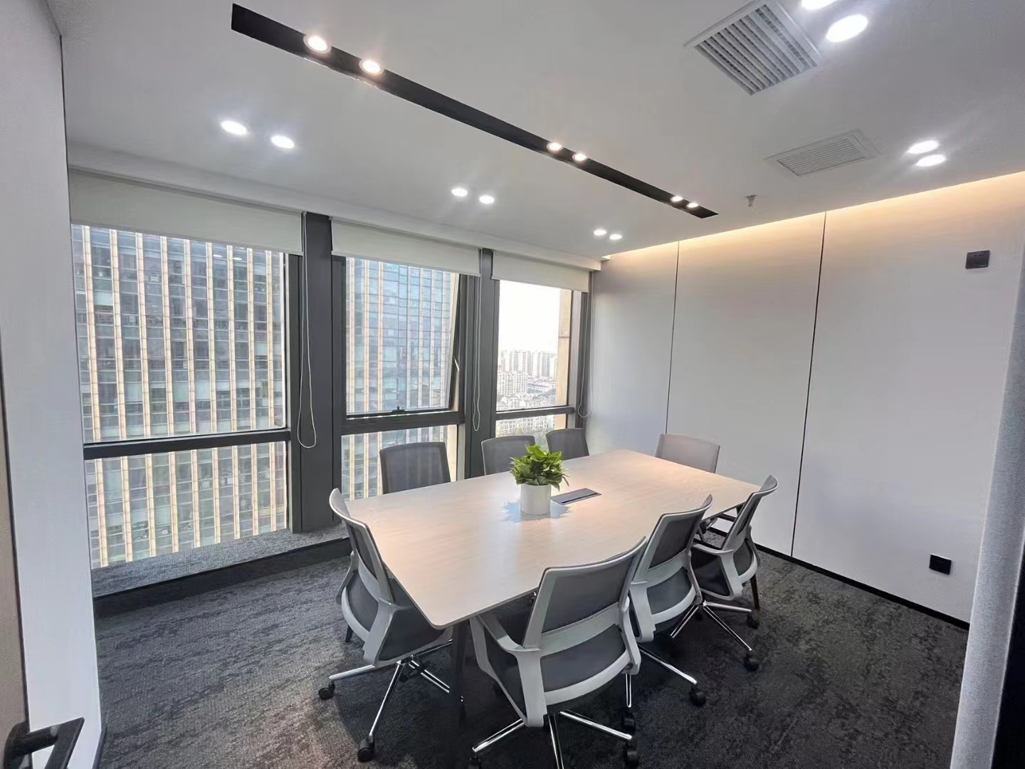 16-220412110645347.jpg 长宁SOHO天山广场120平精装修带家具优质房源出租(图3)