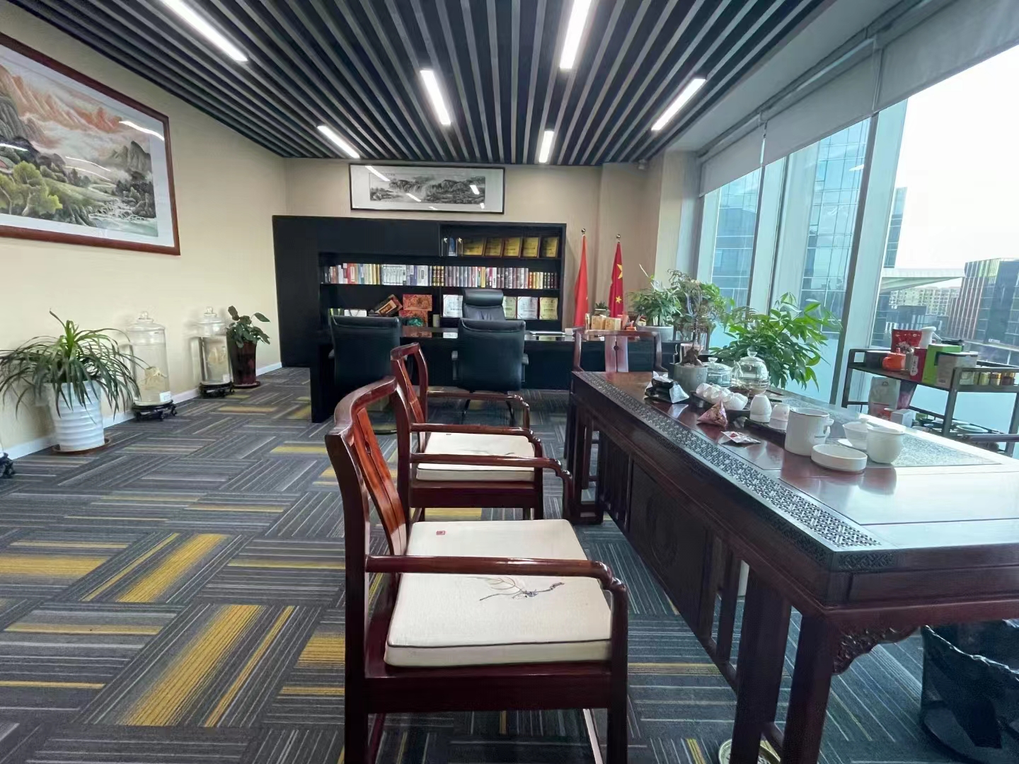 16-22041312021E25.jpg 长宁新虹桥大厦210平精装修带家具优质房源出租(图2)