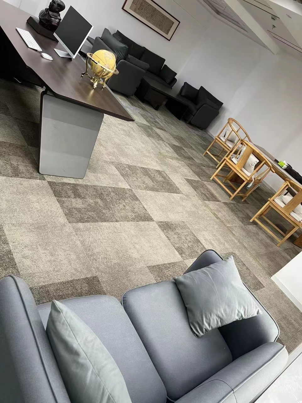 16-220413120449413.jpg 长宁新虹桥大厦369平精装修带家具优质房源出租(图6)