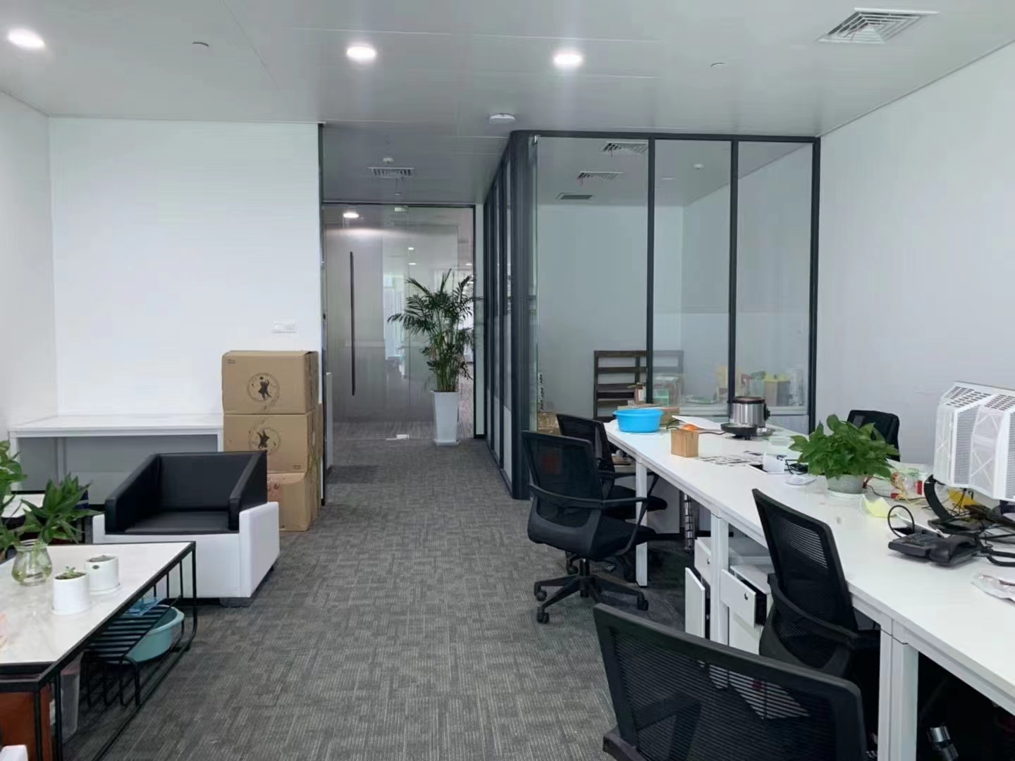 16-22041312044XR.jpg 长宁新虹桥大厦369平精装修带家具优质房源出租(图2)