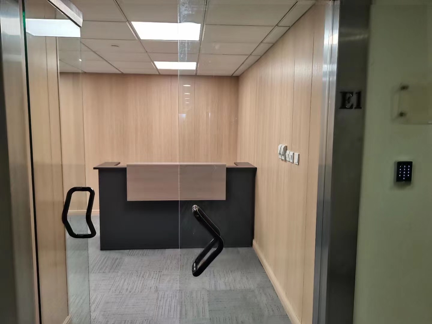 9-220413161915B7.jpg 徐家汇兆丰环球大厦200平精装修带家具拎包入住(图1)