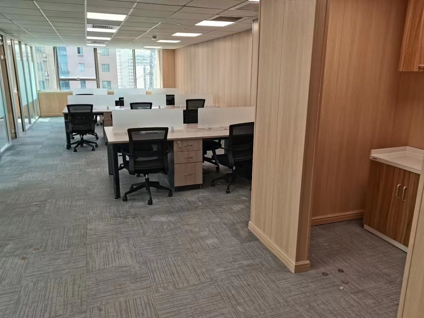 9-22041316191DT.jpg 徐家汇兆丰环球大厦200平精装修带家具拎包入住(图3)