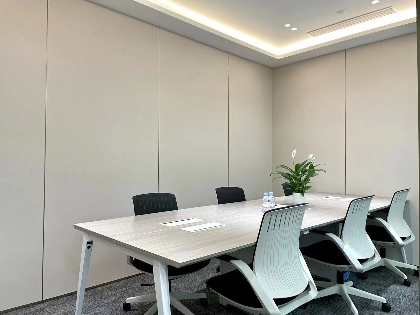 9-2204141P9533F.jpg 黄浦金光外滩中心230平精装修带家具拎包入住(图2)