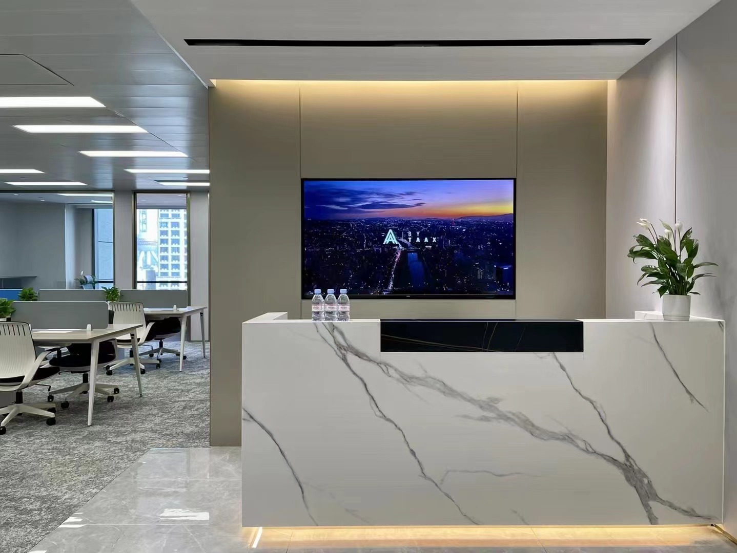 9-2204141Q633104.jpg 黄浦金光外滩中心290平精装修带家具拎包入住看东方明珠(图1)