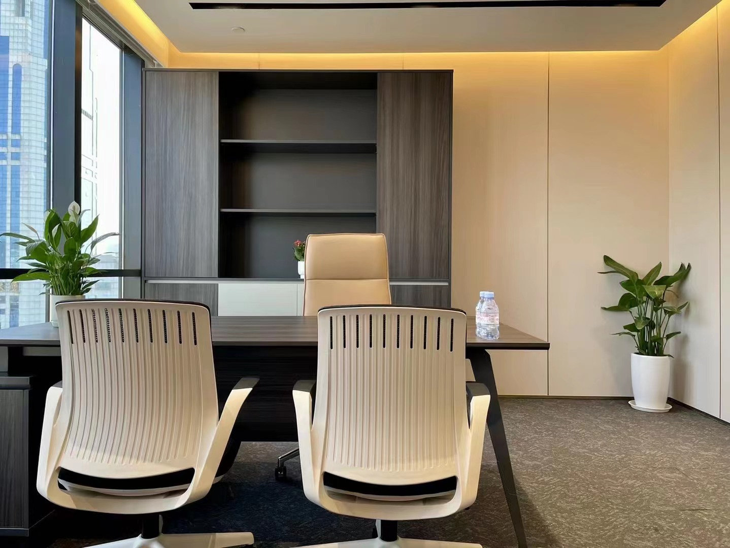 9-2204141Q633392.jpg 黄浦金光外滩中心290平精装修带家具拎包入住看东方明珠(图2)