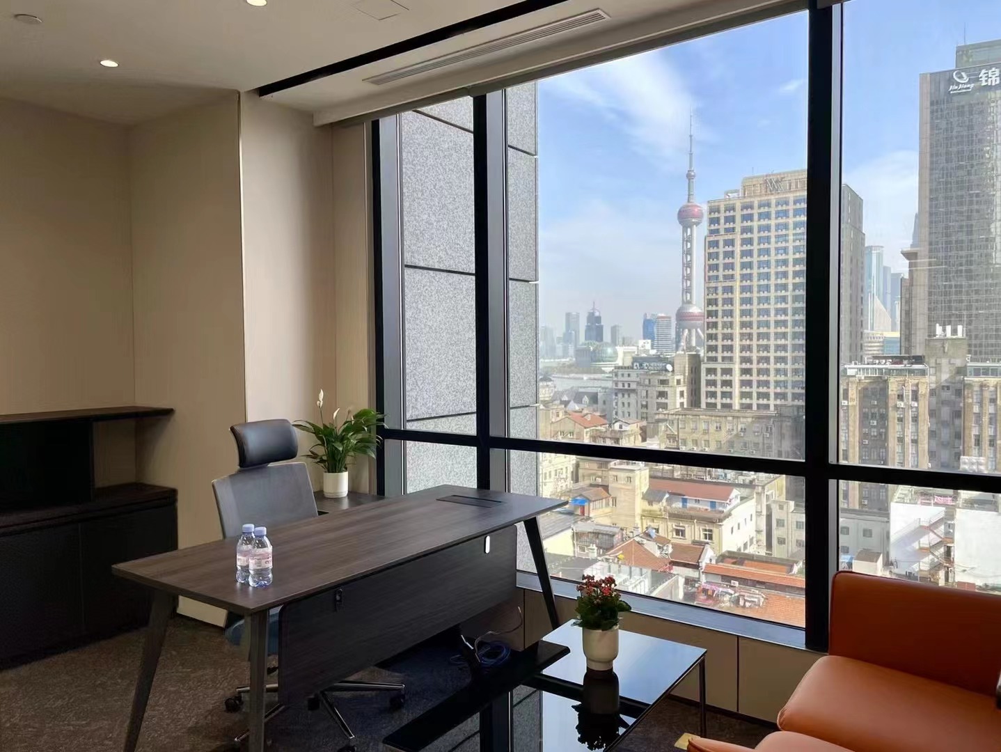 9-2204141Q634E8.jpg 黄浦金光外滩中心290平精装修带家具拎包入住看东方明珠(图4)