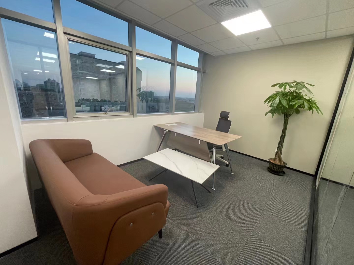 长宁现代广场210平精装修带家具优质房源出租(图2)